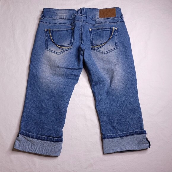 Almost Famous Womens Capri Jeans Cuffed Crop 11 Destroyed Stretch Junior - Picture 3 of 5